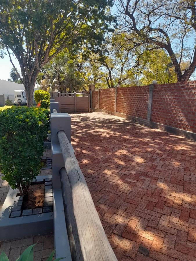 Travel North Guesthouse Tsumeb Extérieur photo